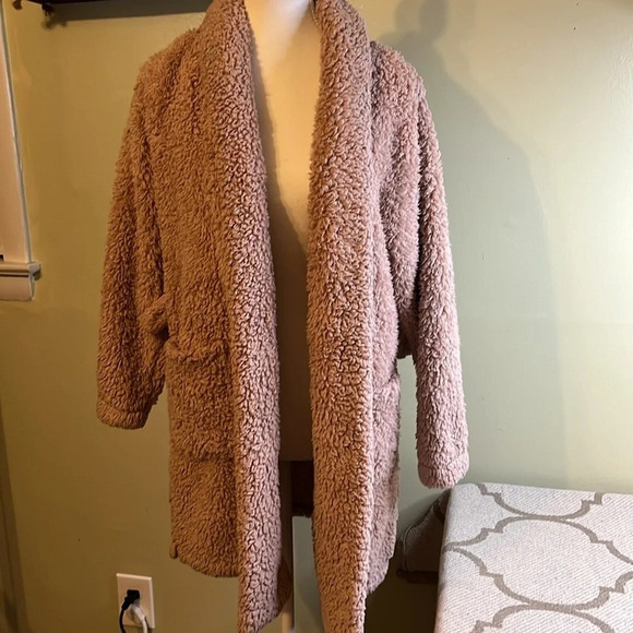 Natori Teddy plush fuzzy pink blush front pockets short robe, *missing belt* - Picture 3 of 17